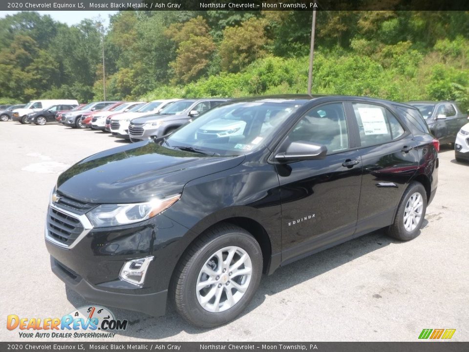 Front 3/4 View of 2020 Chevrolet Equinox LS Photo #1