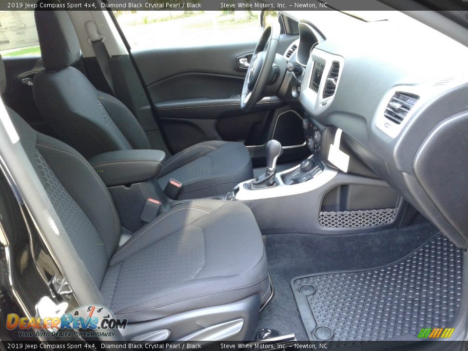2019 Jeep Compass Sport 4x4 Diamond Black Crystal Pearl / Black Photo #15