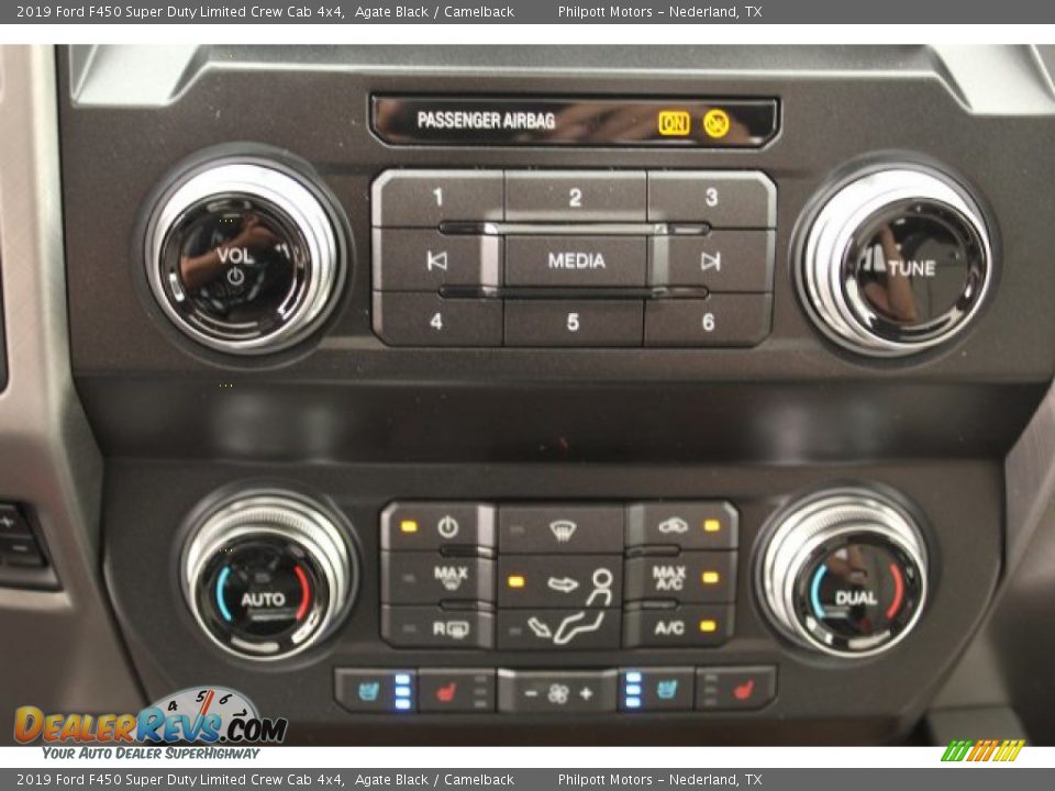 Controls of 2019 Ford F450 Super Duty Limited Crew Cab 4x4 Photo #18