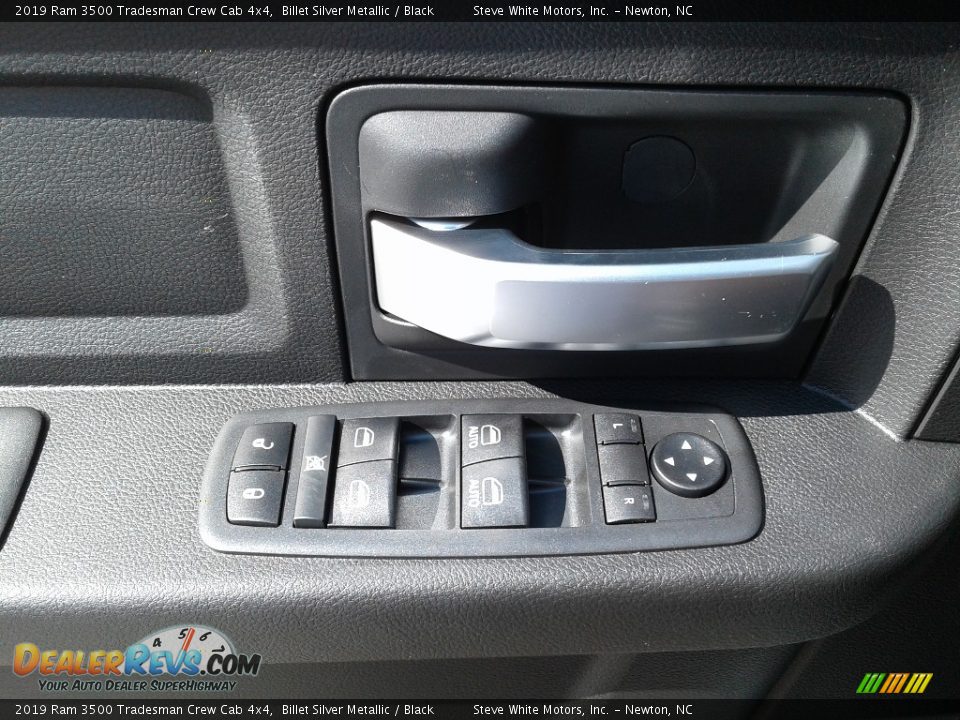 2019 Ram 3500 Tradesman Crew Cab 4x4 Billet Silver Metallic / Black Photo #9