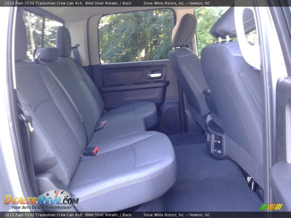 2019 Ram 3500 Tradesman Crew Cab 4x4 Billet Silver Metallic / Black Photo #13