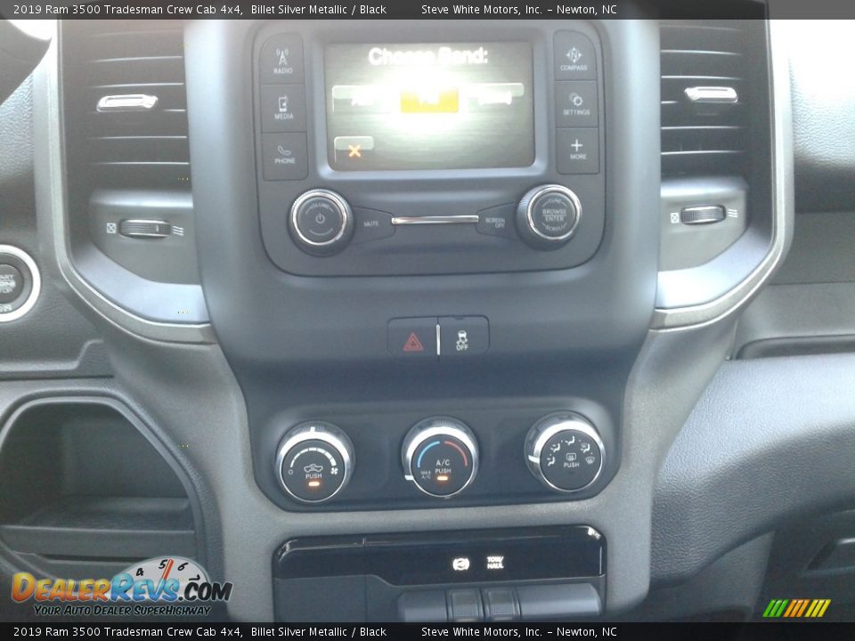 2019 Ram 3500 Tradesman Crew Cab 4x4 Billet Silver Metallic / Black Photo #18