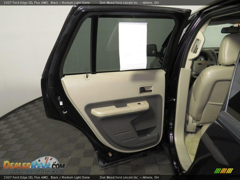 2007 Ford Edge SEL Plus AWD Black / Medium Light Stone Photo #21