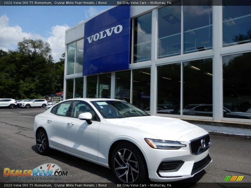 Front 3/4 View of 2020 Volvo S60 T5 Momentum Photo #1