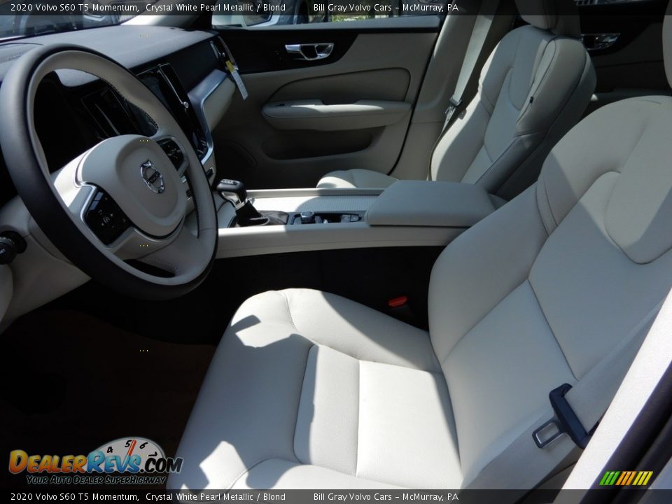Front Seat of 2020 Volvo S60 T5 Momentum Photo #6