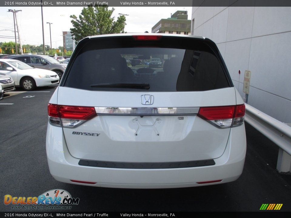 2016 Honda Odyssey EX-L White Diamond Pearl / Truffle Photo #4