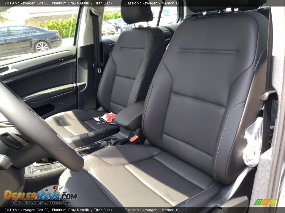 Front Seat of 2019 Volkswagen Golf SE Photo #3