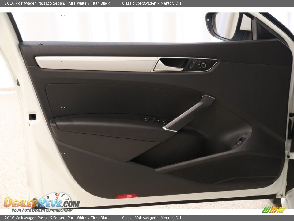 2016 Volkswagen Passat S Sedan Pure White / Titan Black Photo #4