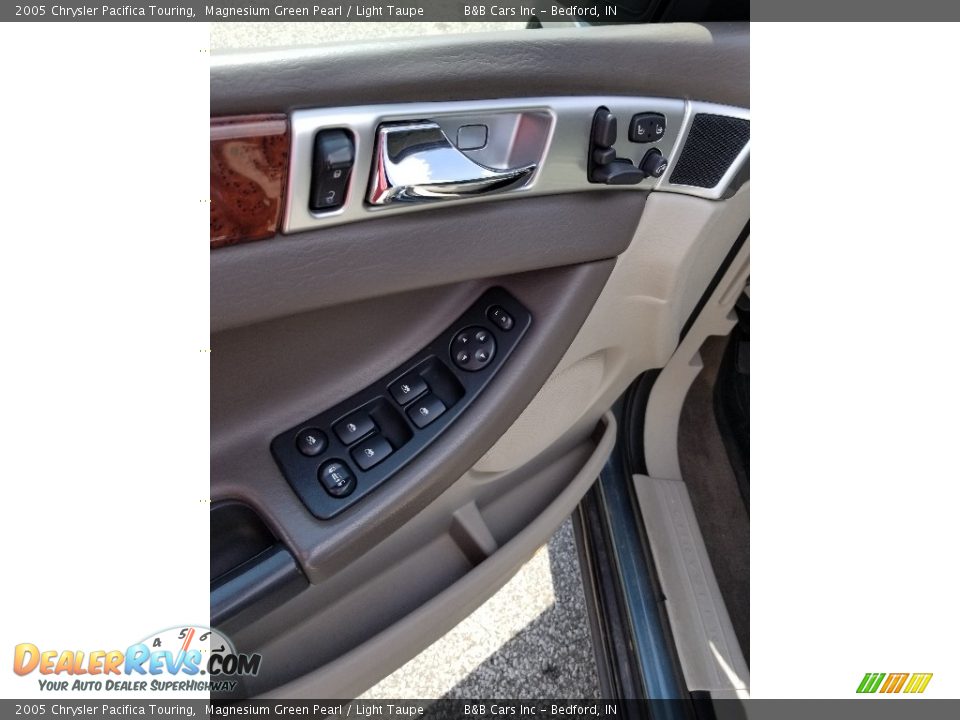2005 Chrysler Pacifica Touring Magnesium Green Pearl / Light Taupe Photo #9