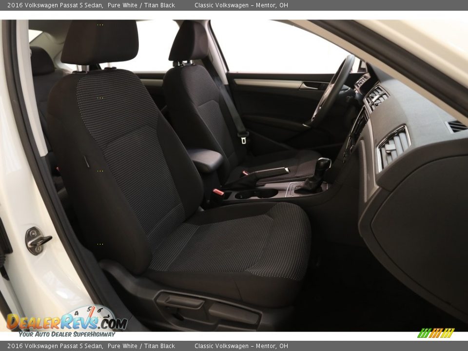2016 Volkswagen Passat S Sedan Pure White / Titan Black Photo #13