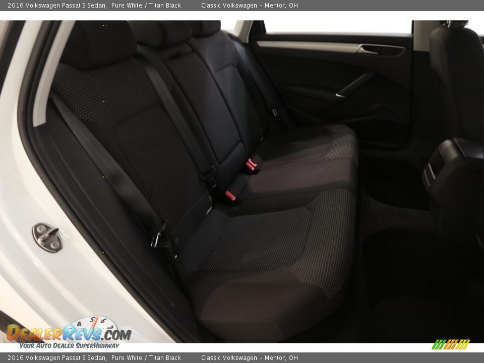 2016 Volkswagen Passat S Sedan Pure White / Titan Black Photo #14