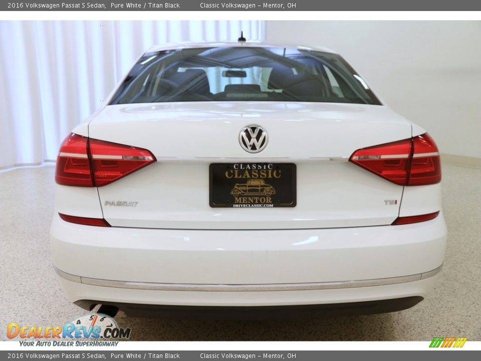 2016 Volkswagen Passat S Sedan Pure White / Titan Black Photo #16