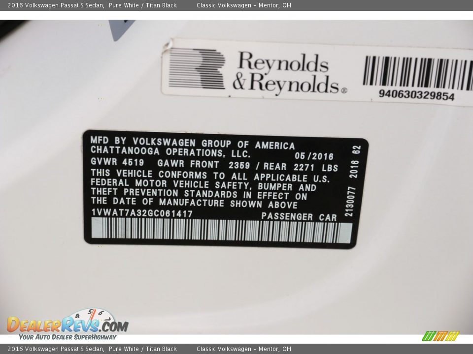 2016 Volkswagen Passat S Sedan Pure White / Titan Black Photo #18