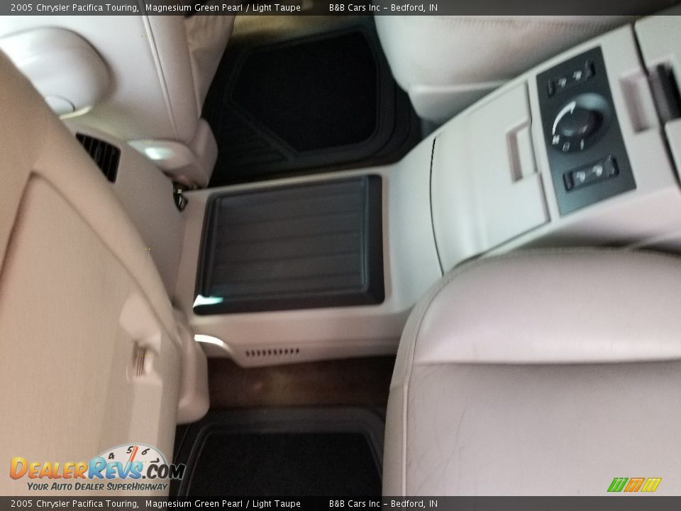 2005 Chrysler Pacifica Touring Magnesium Green Pearl / Light Taupe Photo #18