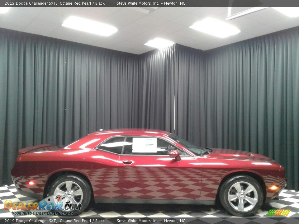 2019 Dodge Challenger SXT Octane Red Pearl / Black Photo #5