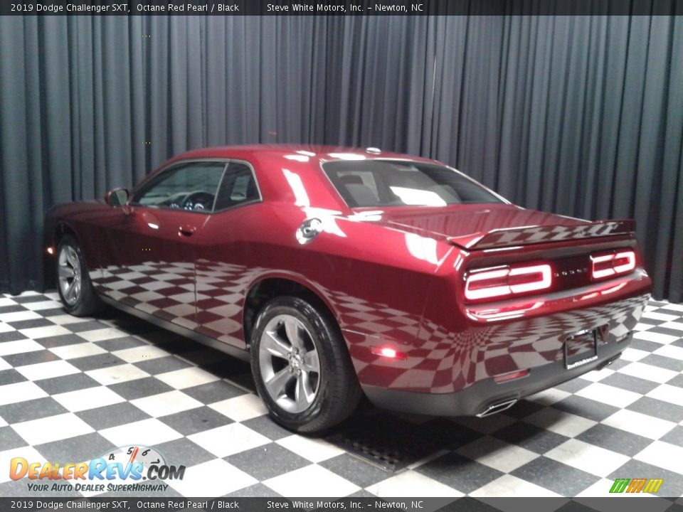 2019 Dodge Challenger SXT Octane Red Pearl / Black Photo #8