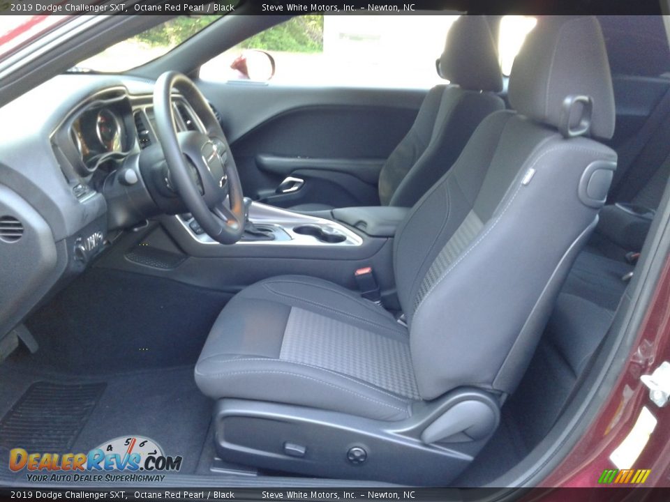 2019 Dodge Challenger SXT Octane Red Pearl / Black Photo #10