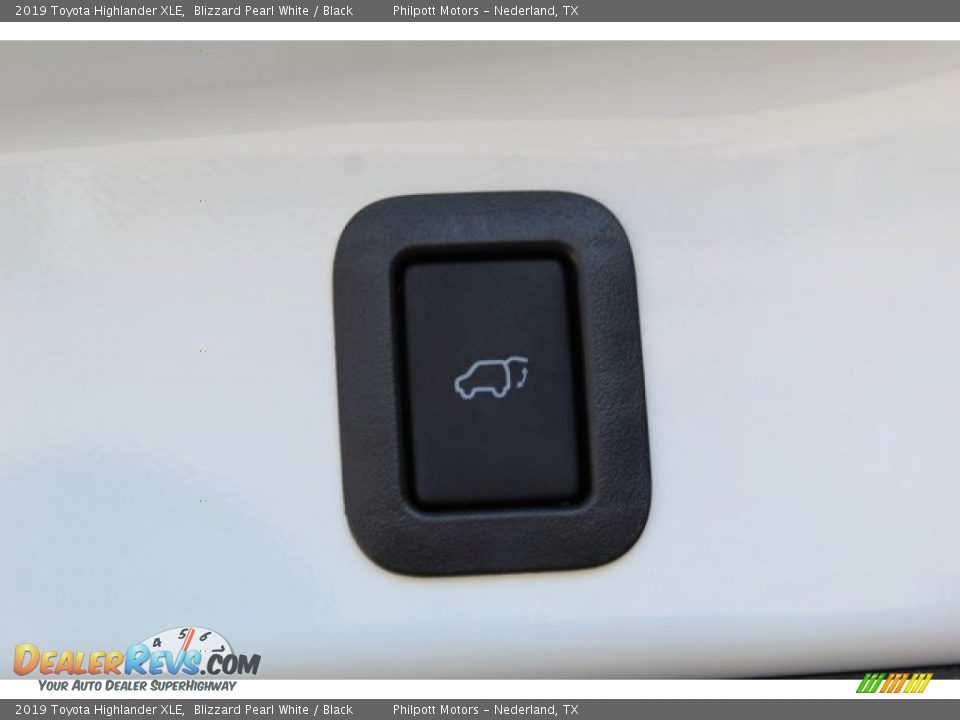 2019 Toyota Highlander XLE Blizzard Pearl White / Black Photo #26