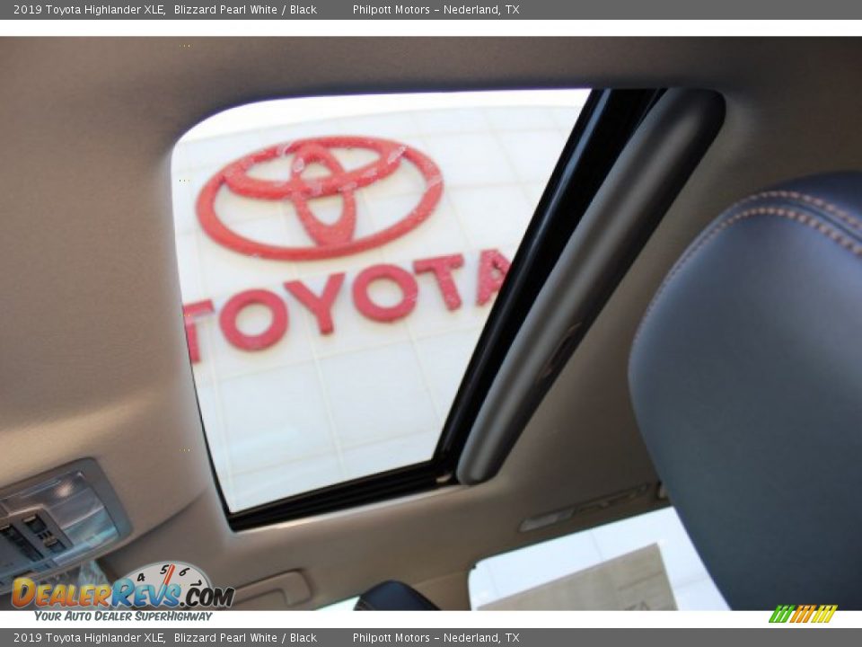 2019 Toyota Highlander XLE Blizzard Pearl White / Black Photo #28