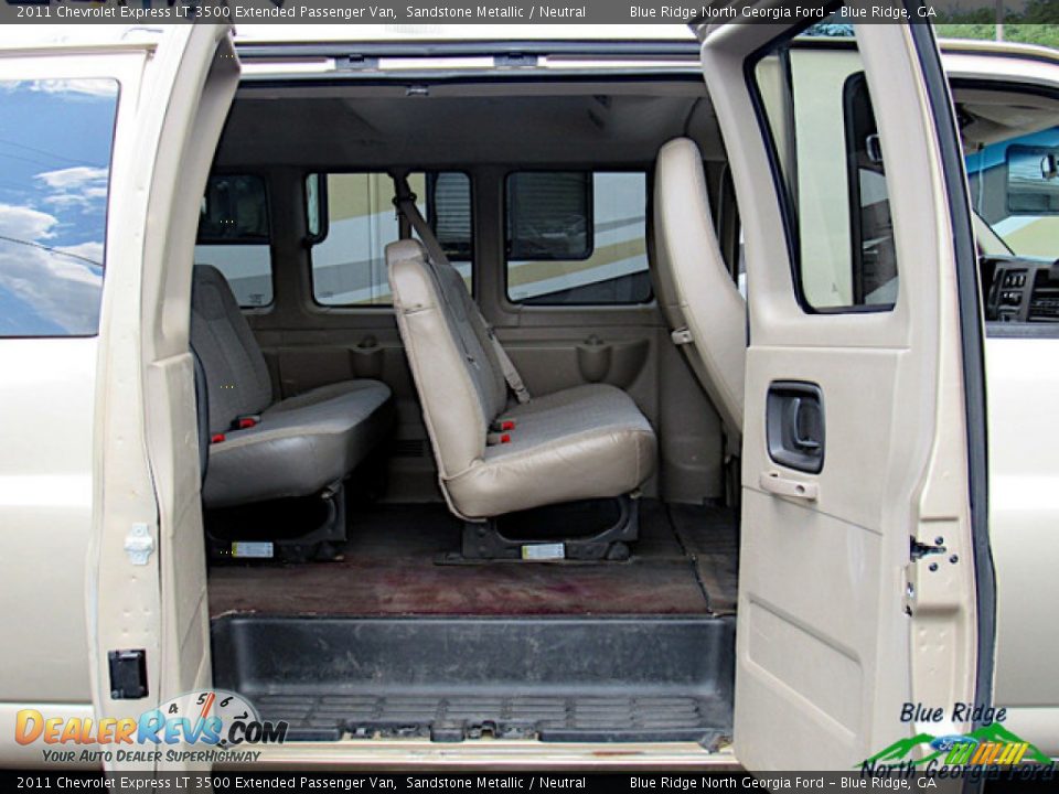 2011 Chevrolet Express LT 3500 Extended Passenger Van Sandstone Metallic / Neutral Photo #12