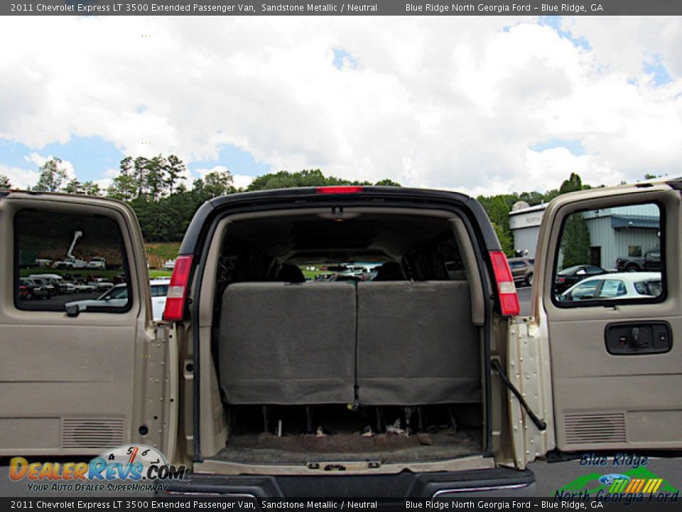2011 Chevrolet Express LT 3500 Extended Passenger Van Sandstone Metallic / Neutral Photo #18