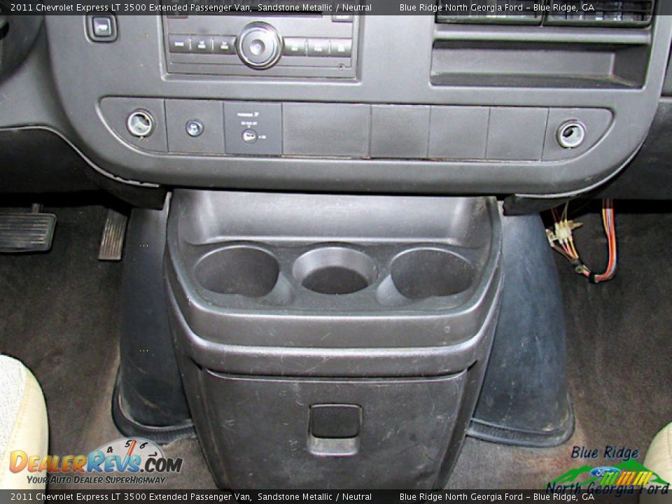2011 Chevrolet Express LT 3500 Extended Passenger Van Sandstone Metallic / Neutral Photo #25