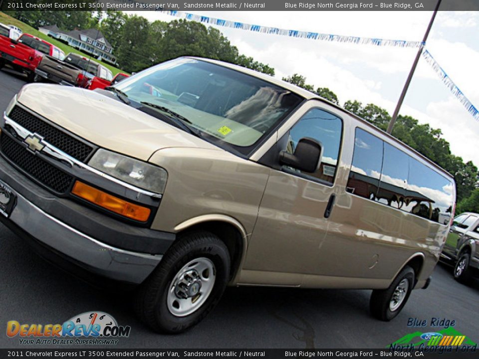 2011 Chevrolet Express LT 3500 Extended Passenger Van Sandstone Metallic / Neutral Photo #29