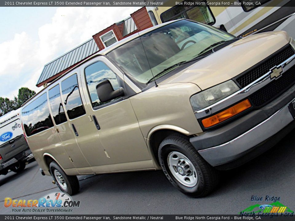 2011 Chevrolet Express LT 3500 Extended Passenger Van Sandstone Metallic / Neutral Photo #30