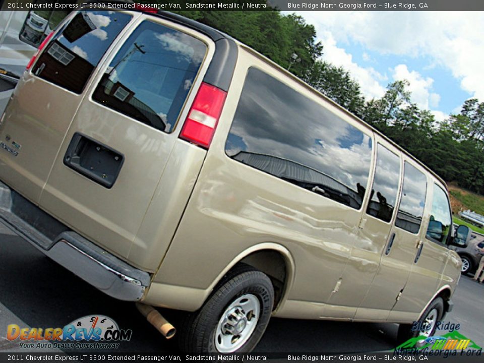 2011 Chevrolet Express LT 3500 Extended Passenger Van Sandstone Metallic / Neutral Photo #31