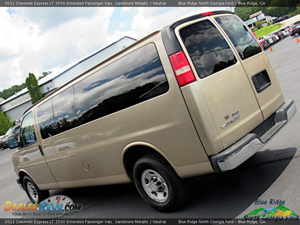 2011 Chevrolet Express LT 3500 Extended Passenger Van Sandstone Metallic / Neutral Photo #32