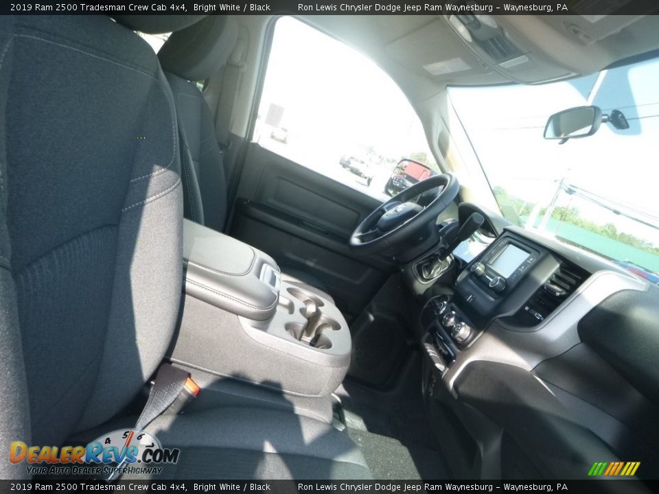 2019 Ram 2500 Tradesman Crew Cab 4x4 Bright White / Black Photo #10