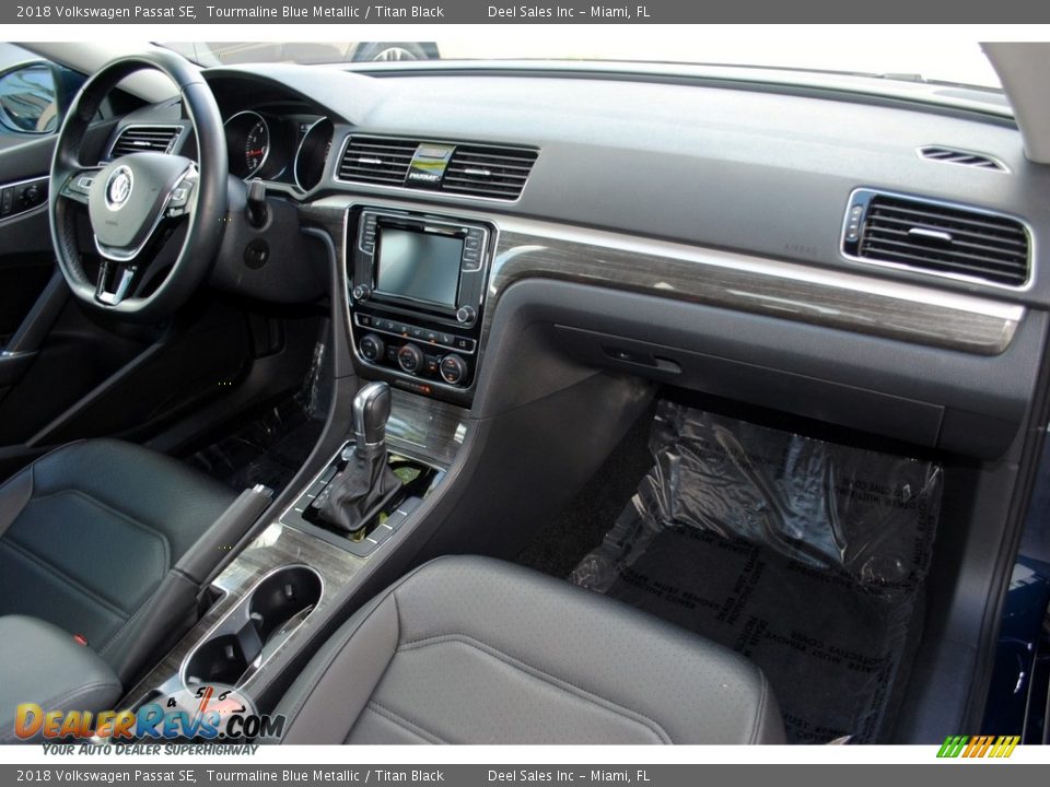 2018 Volkswagen Passat SE Tourmaline Blue Metallic / Titan Black Photo #18