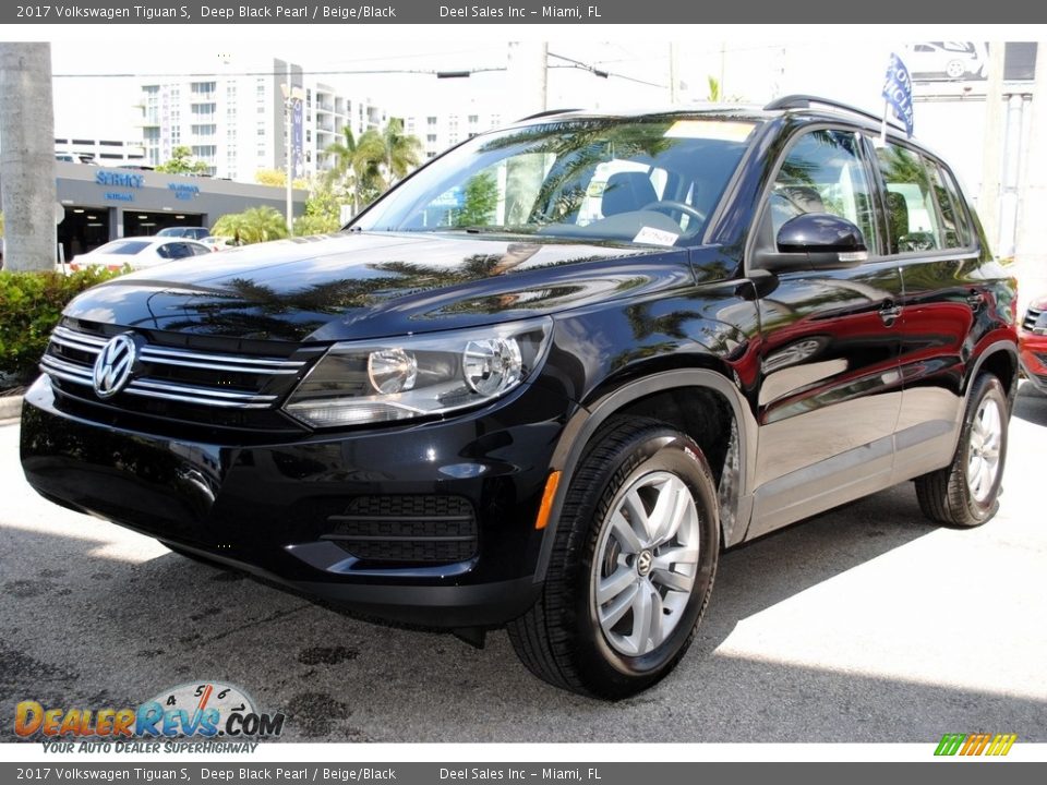 2017 Volkswagen Tiguan S Deep Black Pearl / Beige/Black Photo #5