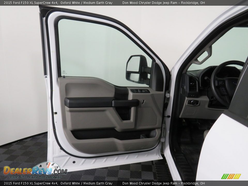 2015 Ford F150 XL SuperCrew 4x4 Oxford White / Medium Earth Gray Photo #26