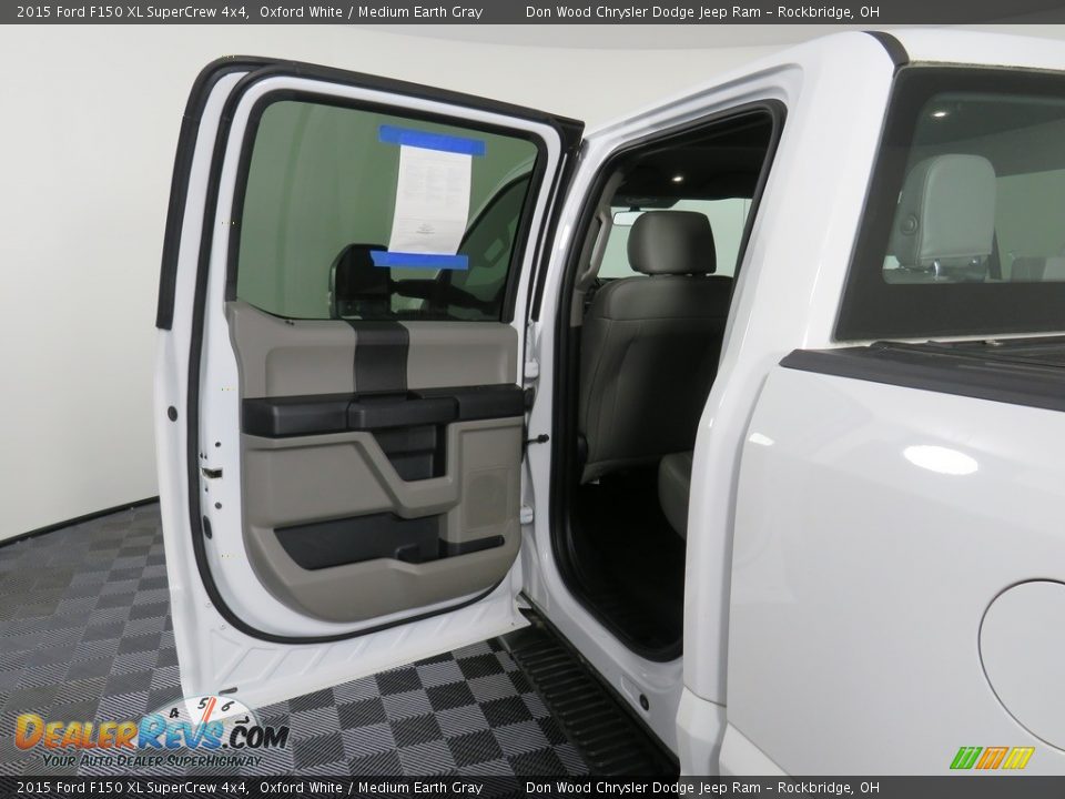 2015 Ford F150 XL SuperCrew 4x4 Oxford White / Medium Earth Gray Photo #30
