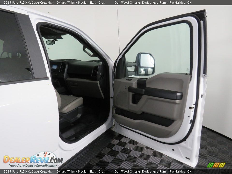 2015 Ford F150 XL SuperCrew 4x4 Oxford White / Medium Earth Gray Photo #36