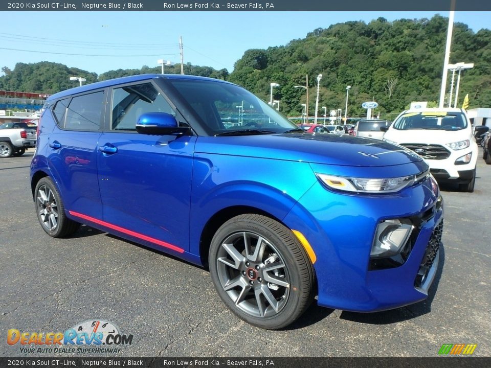 Front 3/4 View of 2020 Kia Soul GT-Line Photo #9