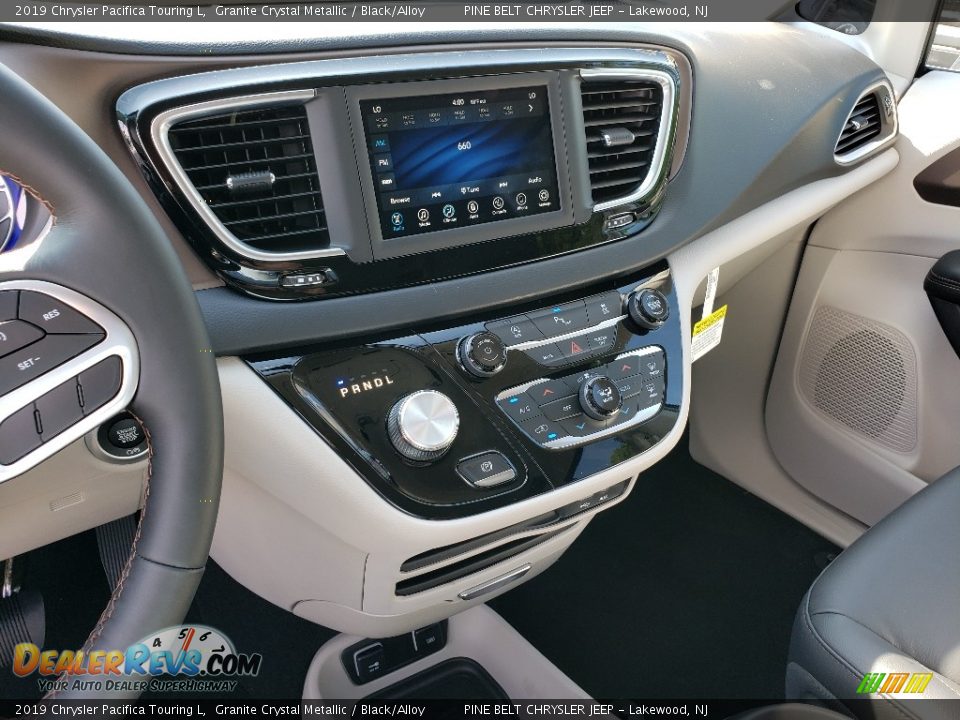 2019 Chrysler Pacifica Touring L Granite Crystal Metallic / Black/Alloy Photo #10
