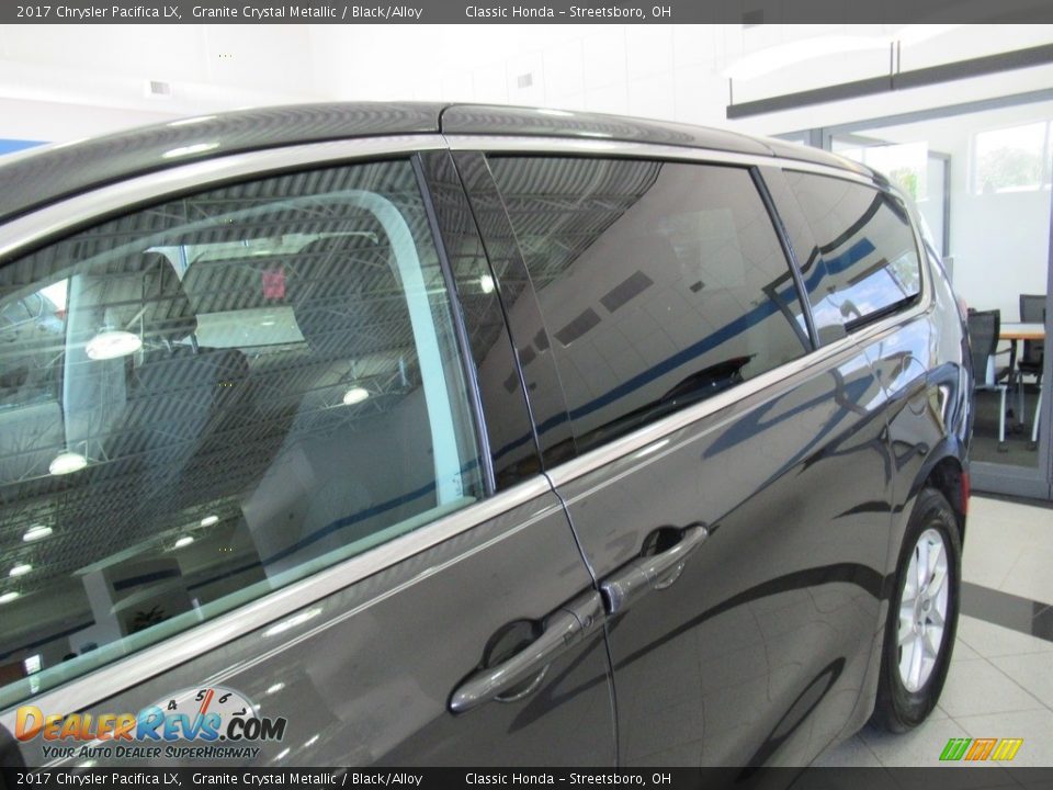 2017 Chrysler Pacifica LX Granite Crystal Metallic / Black/Alloy Photo #8