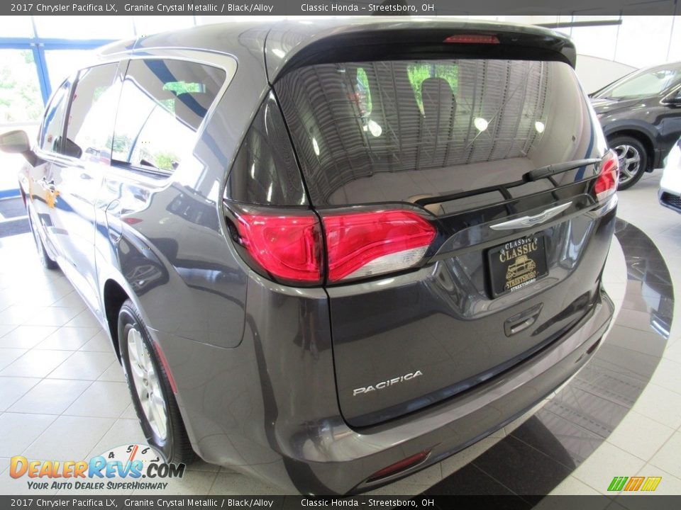 2017 Chrysler Pacifica LX Granite Crystal Metallic / Black/Alloy Photo #9