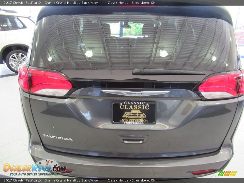 2017 Chrysler Pacifica LX Granite Crystal Metallic / Black/Alloy Photo #14