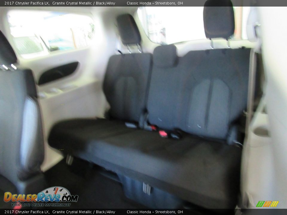 2017 Chrysler Pacifica LX Granite Crystal Metallic / Black/Alloy Photo #18