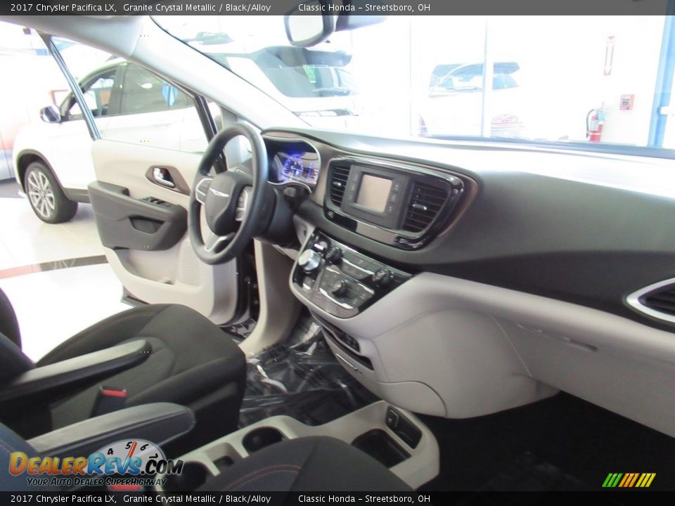 2017 Chrysler Pacifica LX Granite Crystal Metallic / Black/Alloy Photo #19
