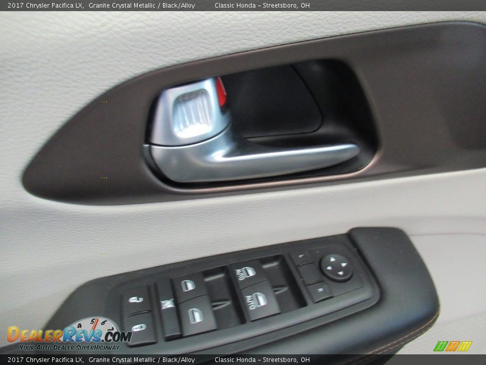 2017 Chrysler Pacifica LX Granite Crystal Metallic / Black/Alloy Photo #21