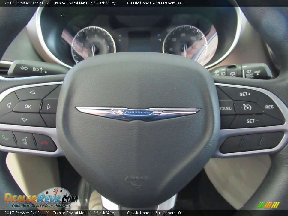 2017 Chrysler Pacifica LX Granite Crystal Metallic / Black/Alloy Photo #22