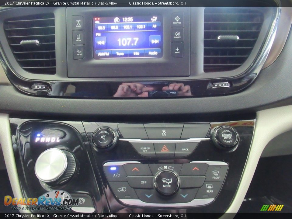2017 Chrysler Pacifica LX Granite Crystal Metallic / Black/Alloy Photo #28