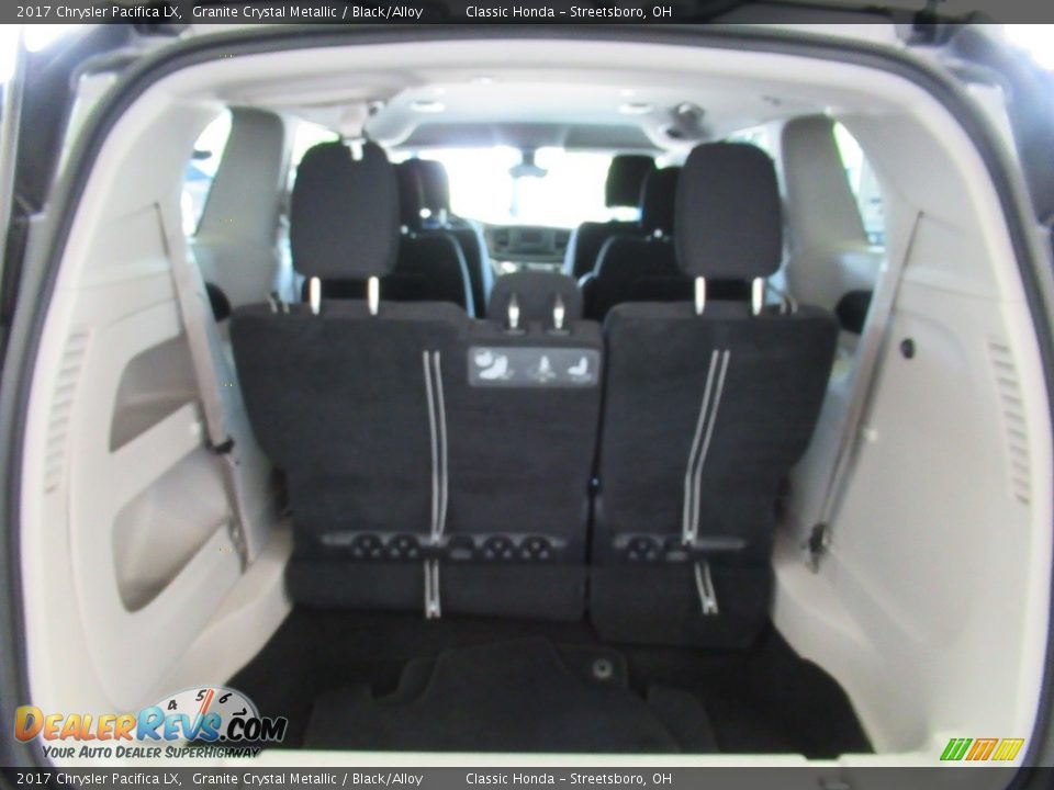 2017 Chrysler Pacifica LX Granite Crystal Metallic / Black/Alloy Photo #31
