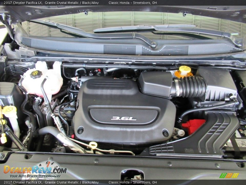 2017 Chrysler Pacifica LX Granite Crystal Metallic / Black/Alloy Photo #33