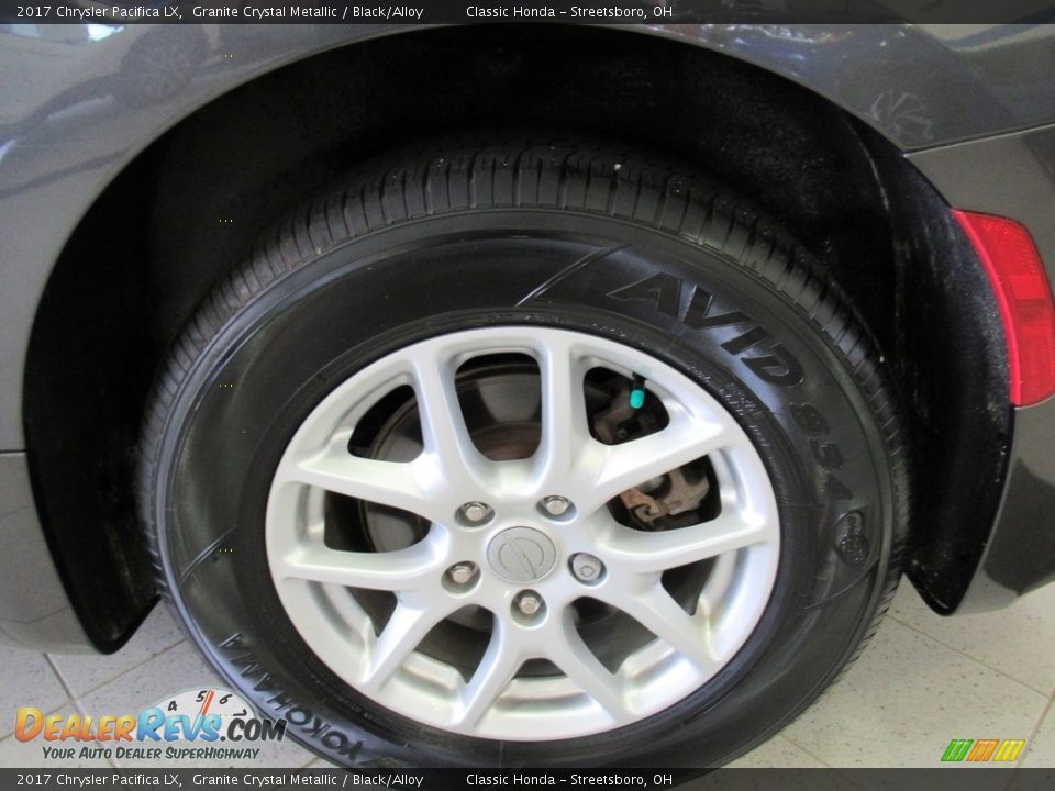2017 Chrysler Pacifica LX Granite Crystal Metallic / Black/Alloy Photo #35