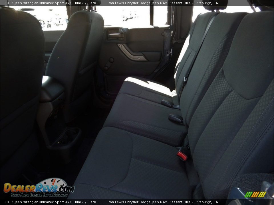 2017 Jeep Wrangler Unlimited Sport 4x4 Black / Black Photo #12
